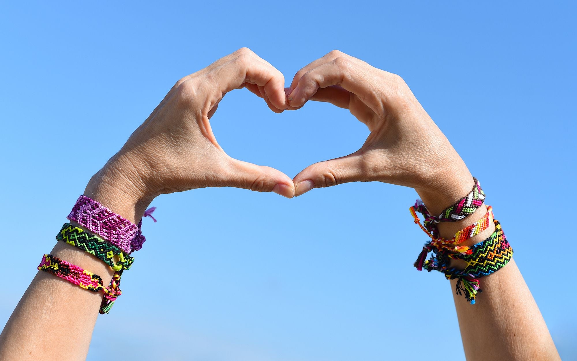 what do friendship bracelets symbolize